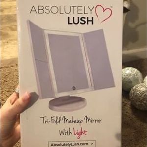 Absolutely Lush Lighted Tri-Fold Makeup Mirror